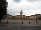        Barokowy pałac letni Charlottenberg w Berlinie  