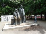         Pomnik Karola Marksa i Fryderyka Engelsa