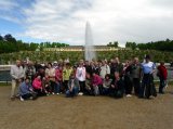 Wspólne zdjęcie na tle zespołu parkowo - pałacowego  Sanssouci