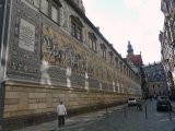 „Orszak książęcy” w Dreźnie z porcelanowej mozaiki