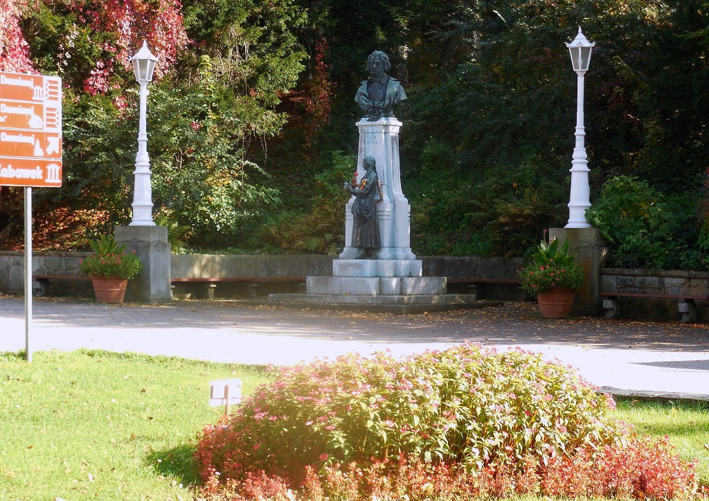            Krynica - pomnik Adama Mickiewicza