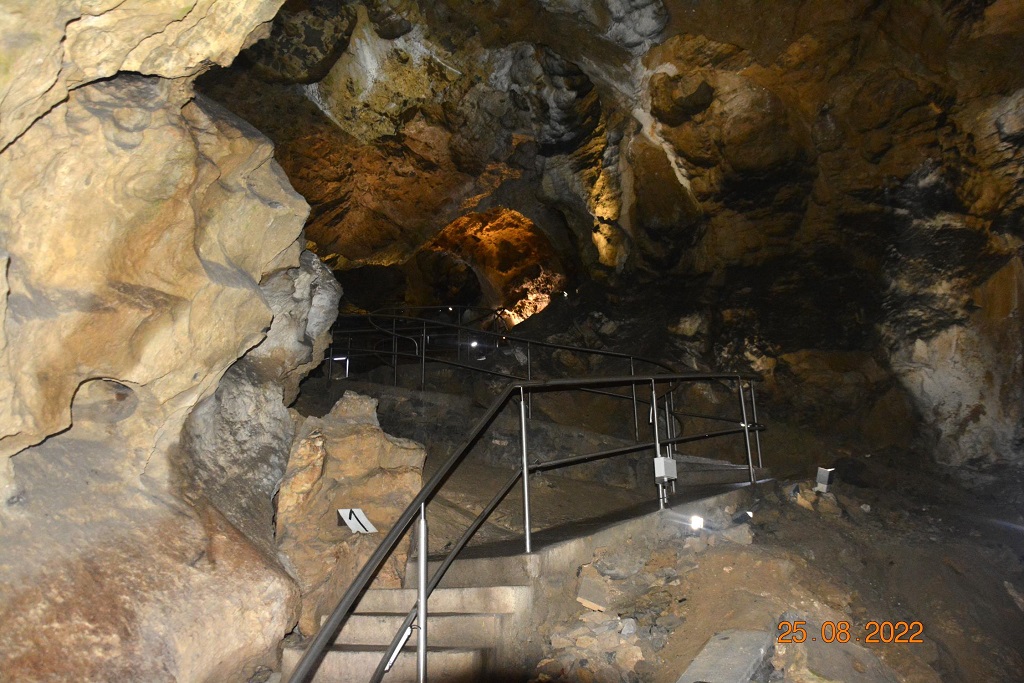 Wnętrze komory jaskini